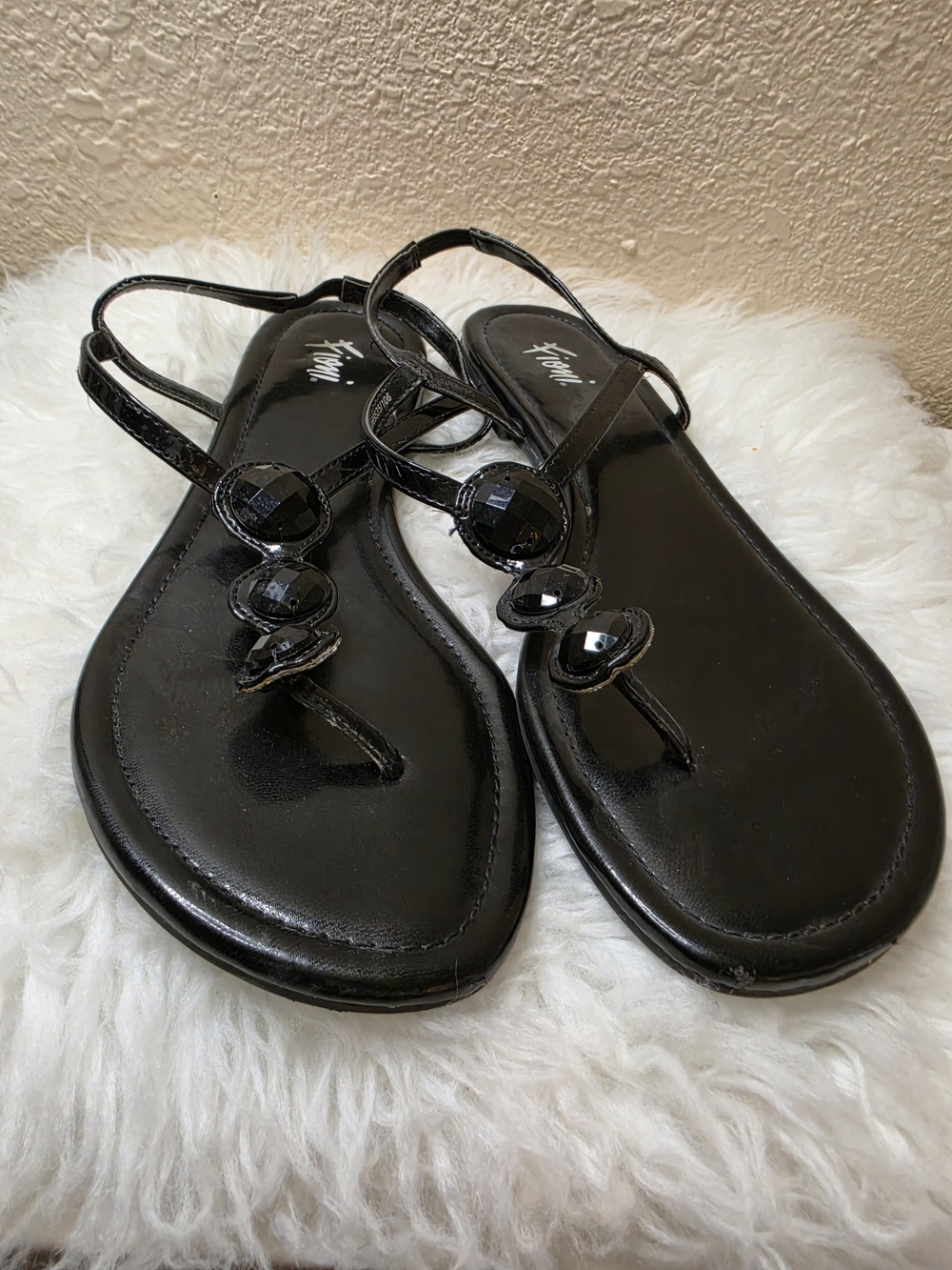FIONI Clothing Black Jeweled T-Strap Sandals